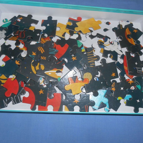 Luna Solar System Puzzle like new, glow in the dark, 100 pieces