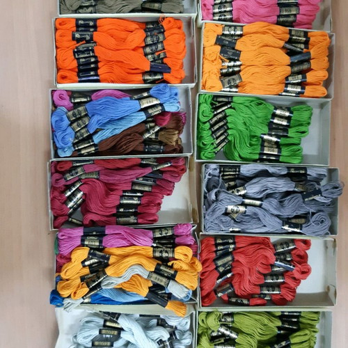 Lot package with threads, hoops, moulinés, pins, lace yarn, knitting needles new