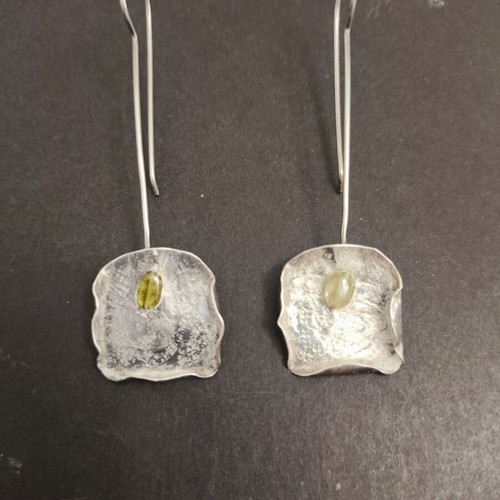 Silver 925 handmade earrings with peridot like new