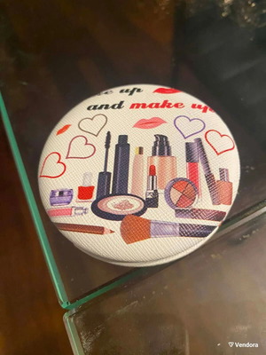 Compact mirror like new