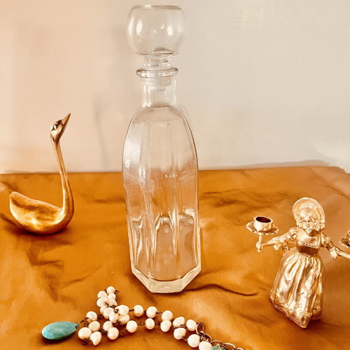 Vintage decanter like new, elegant and minimalistic