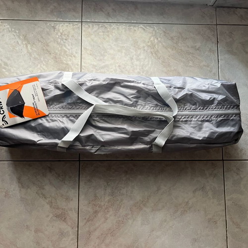 Tent for 4 people new, dimensions 260x300x137 cm