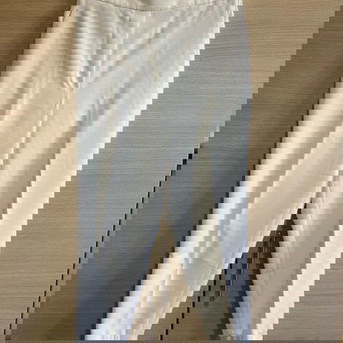 Zara λευκό παντελόνι σαν καινούργιο με ιδιαίτερο τελείωμα στα μπατζάκια