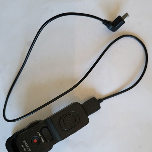Sony RM-VPR1 remote control like new with multi-use cable