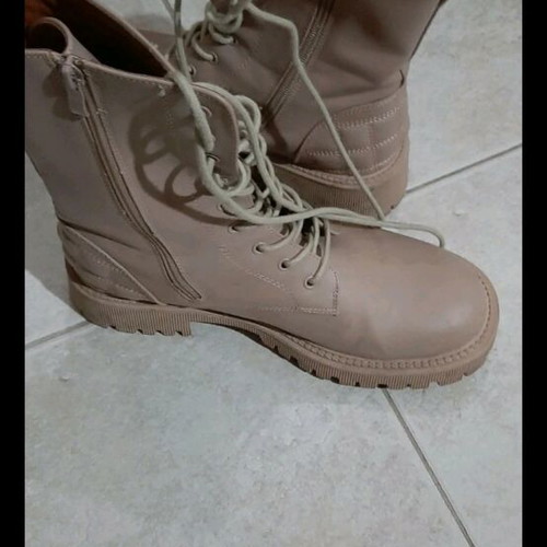 Nude boots size 41 like new with laces