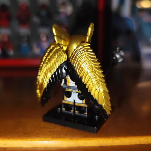 Hawkgirl figure like new with accessories