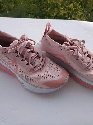 Nike ZoomX Zegama Trail 2 νούμερο 40 ολοκαίνουργια ροζ αθλητικά