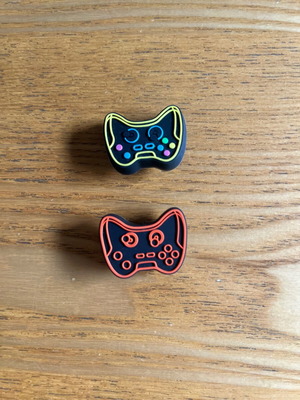 Crocs pins like new, set of 2, colorful