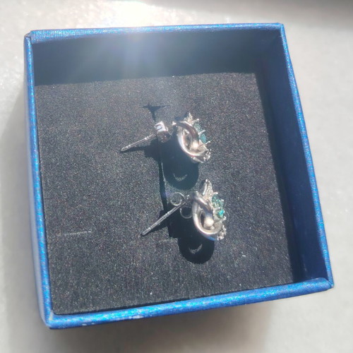 Silver earrings with emerald green Moissanite stones 0.6ct, new