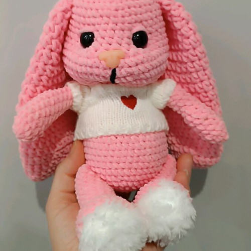 Knitted bunny new with heart blouse and safe eyes