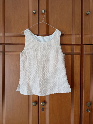 Lace top size L cream, like new
