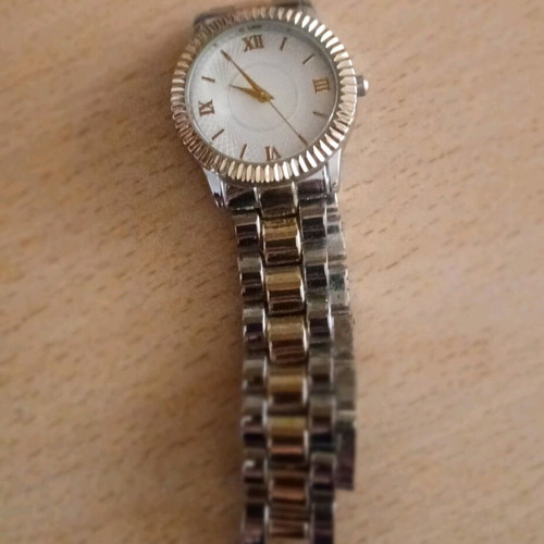 Women's stainless steel watch like new, gold and silver