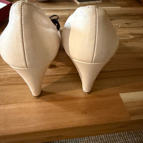 Γόβες Marc by Marc Jacobs Νο 40 σαν καινούργιο, εκρού με μαύρους φιόγκους