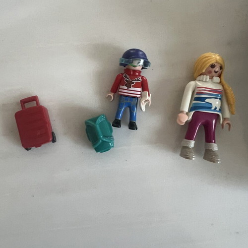 Playmobil 9281 Winter Family Car like new with instructions