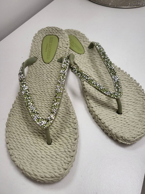 Ilse Jacobsen Essential Rhinestones flip flops mint green like new