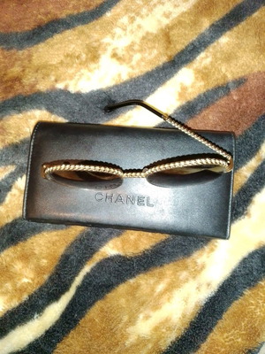 Chanel γυαλιά ηλίου μεταχειρισμένα με σπασμένο πιαστράκι και γρατσουνιές