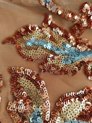 Малко парче плат ново за декорации