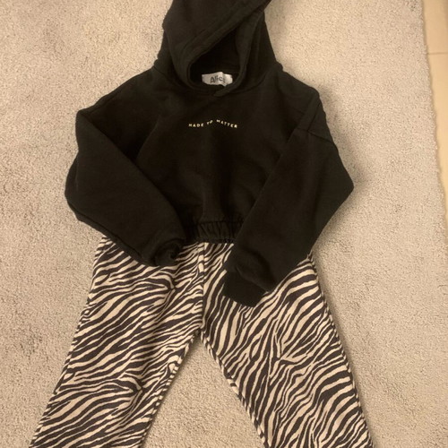 Alice girls' set 2 years like new, black and brown