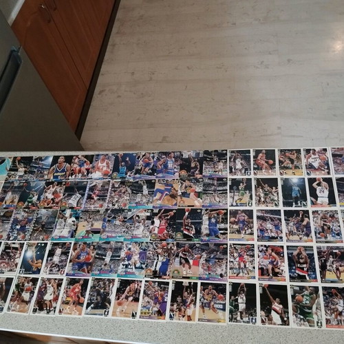 NBA cards 90s like new, pack of 220 with basketball magazines