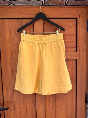 Къс панталон от ленена смес COS размер L жълт като нов