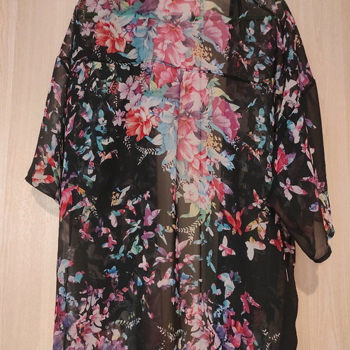 Kimono used with floral pattern, size M