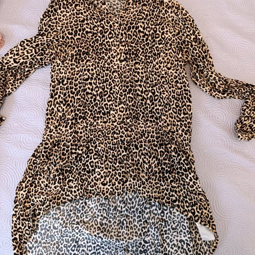 Janina women's long leopard shirt Small like new