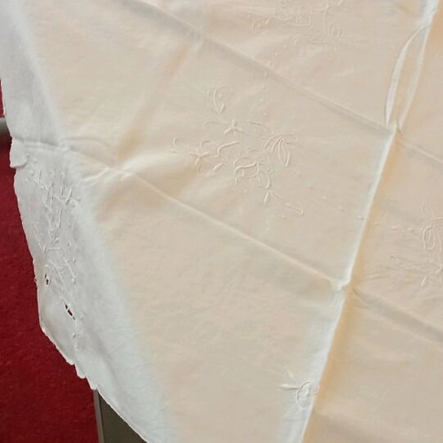 Tablecloth 79x79 white with embroidery like new