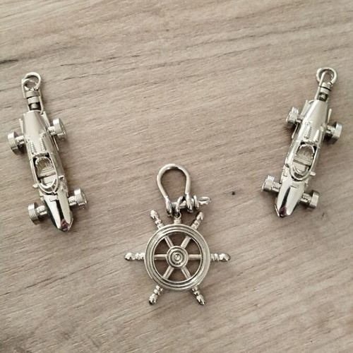 Keychain set new, 2 formula cars and 1 anchor