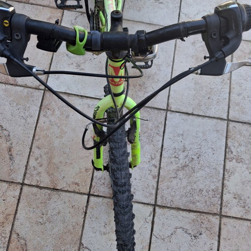 Mountain bike used, green, suitable for riders up to 13 years old