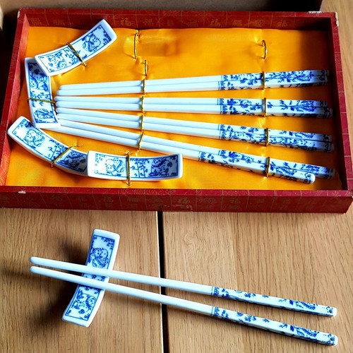 Set of 5 pairs blue and white Chinese porcelain chopsticks with rests in gift box