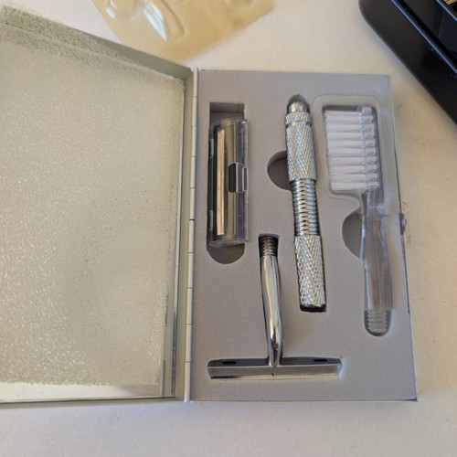 Vintage travel shaving set