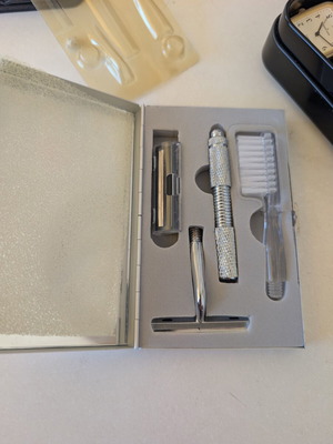 Vintage travel shaving set