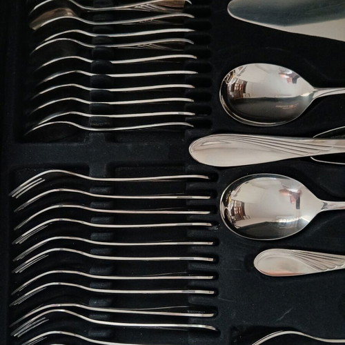 SBS Solingen 70-piece stainless steel cutlery set in case