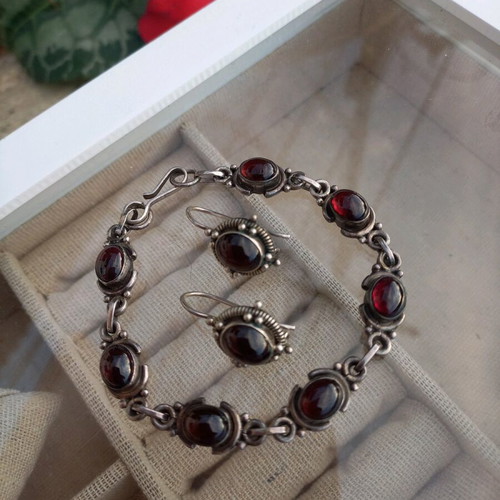 Earrings and bracelet with natural garnets, 925 silver, used, vintage