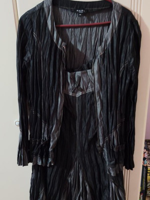 Jacket and skirt set in anthracite with crushed texture, like new