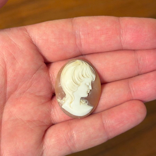 Cameo old genuine with very fine work like new