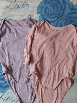 2 H&M baby bodysuits like new