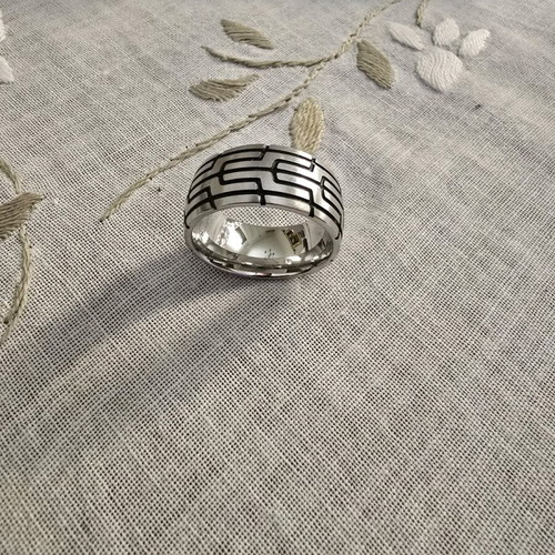 Men's rings like new, pack of 8, black and gray