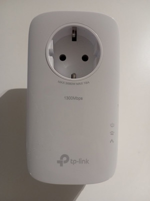 TP-Link powerline adapter TL-PA8010P used, broken