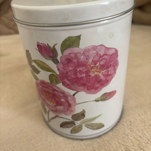 Kitchen storage tins like new, set of 3 with pink roses