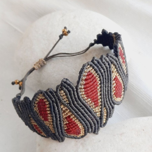 Macrame bracelet new with geometric design and adjustable clasp