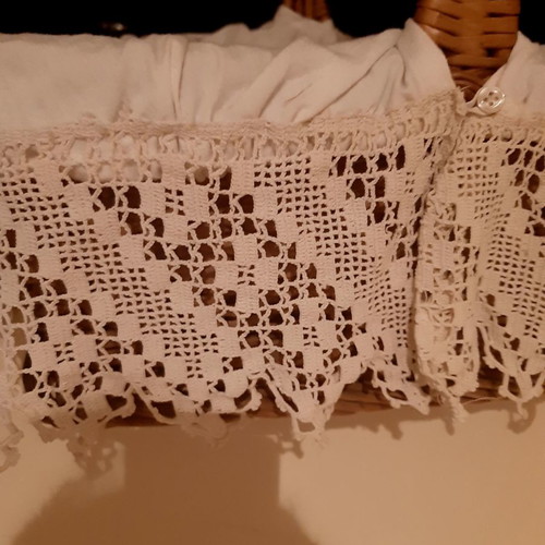 Handmade bambou wicker baskets with apron and lace, new