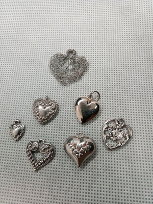 Metal heart-shaped elements like new, pack of seven for crafts