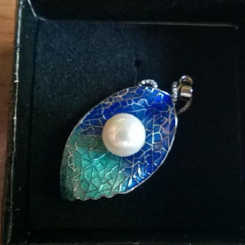 Pendant with Natural Pearl and Enamel Leaf Design like new
