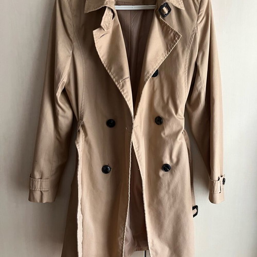 Stradivarius women's trench coat size Medium like new, beige