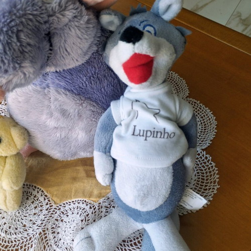 Collectible set of 3 plush toys with storybook new