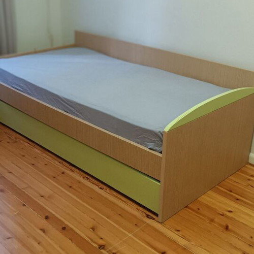 Children's bed with pull-out second bed like new, all wood, 1.96x0.95m