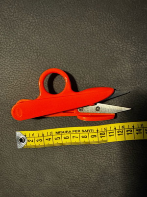 Thread snipping scissors like new