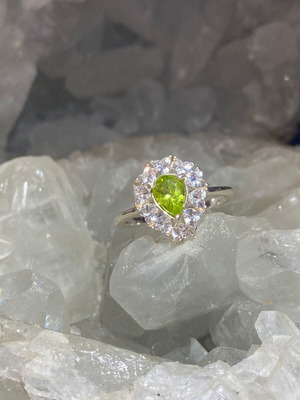 Silver ring with natural peridot and moissanite, new