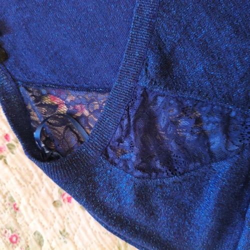 Blouse with lace details blue like new, size M